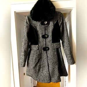 Betsey Johnson black & white herringbone coat -polyester/wool sz 8